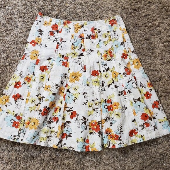 Womens Floral Skirt by CAbi - Size 8 - 22" Long - Picture 2 of 3